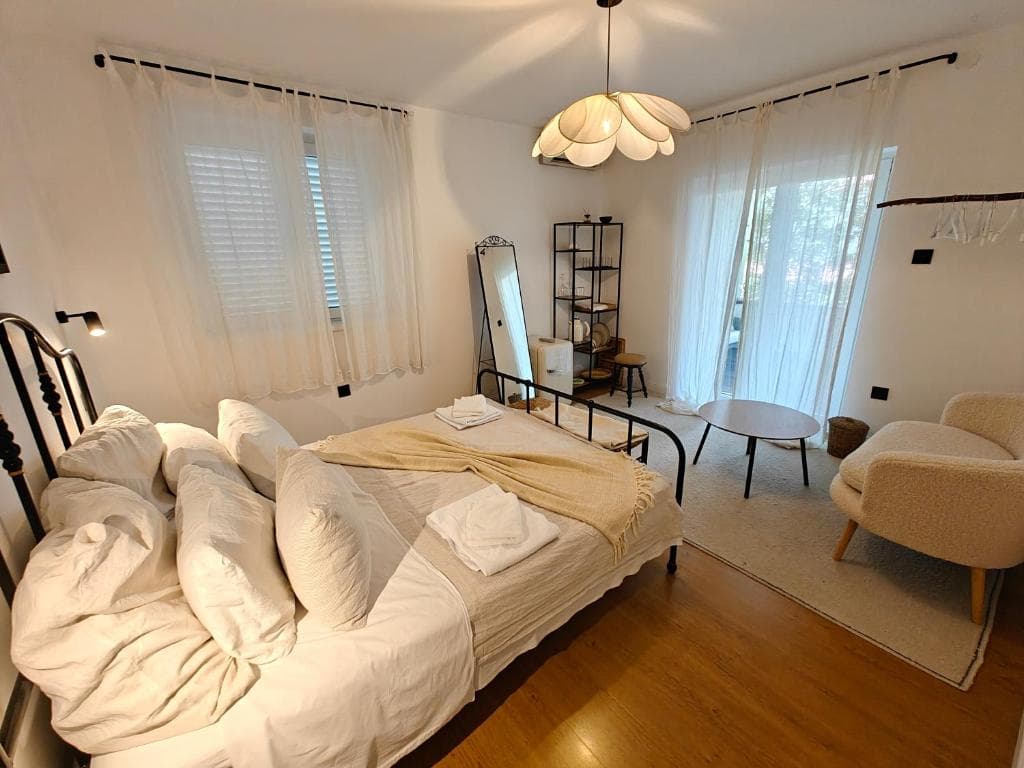 Deluxe Black Room at Casa Valsecca in Krk - gallery image 10