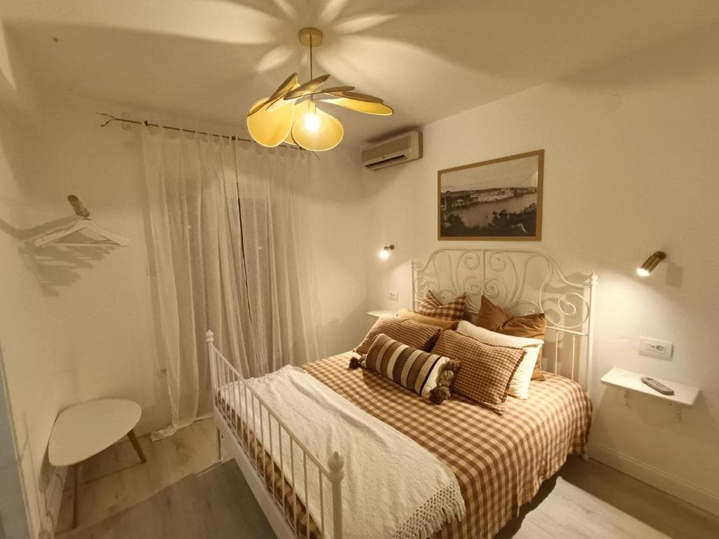 Deluxe Studio Apartment with Hot Tub at Casa Valsecca in Krk - gallery image 1