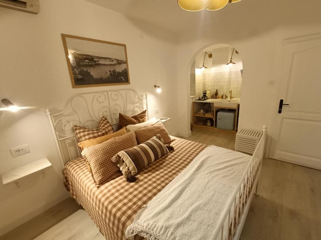 Deluxe Studio Apartment with Hot Tub at Casa Valsecca in Krk - gallery image 2
