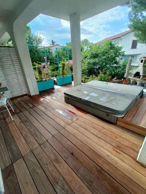 Deluxe Studio Apartment with Hot Tub at Casa Valsecca in Krk - gallery image 6