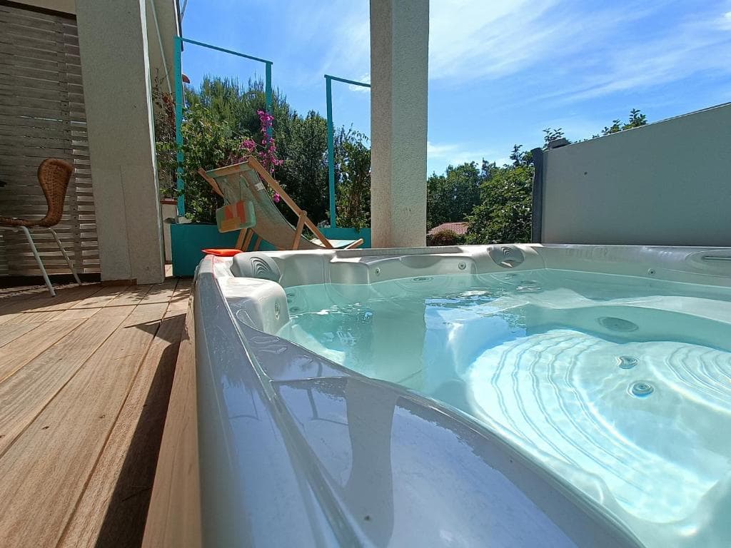 Deluxe Studio Apartment with Hot Tub at Casa Valsecca in Krk - gallery image 19